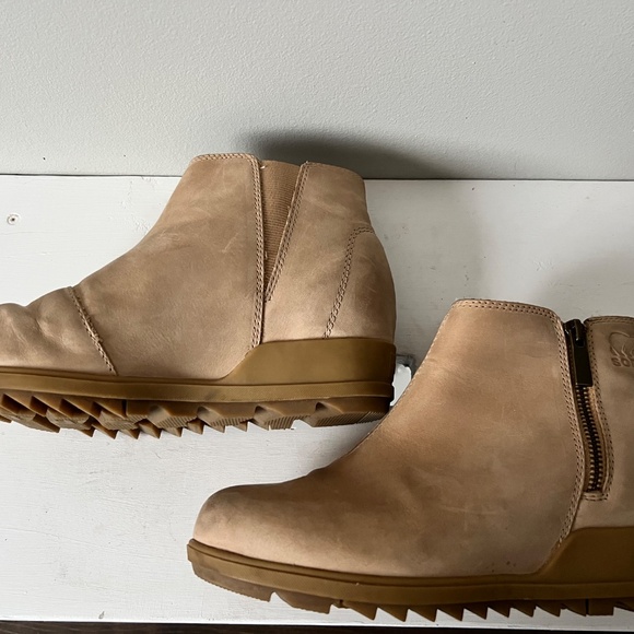 Sorel Evie Zip Up Leather Bootie, Size 7.5 - Picture 3 of 6